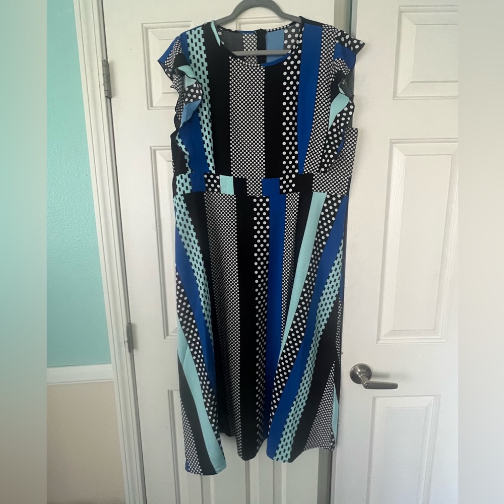 Women’s size midi dress ruffle sleeve